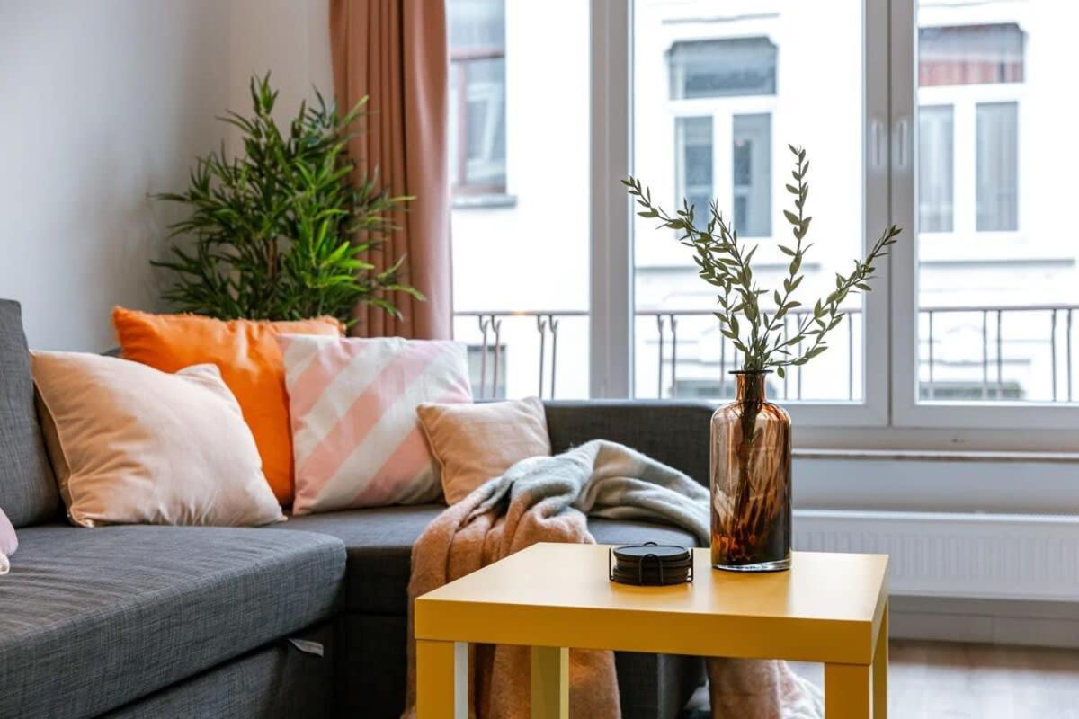 Colorful Pop Apartment In The Heart Of Anversa Esterno foto