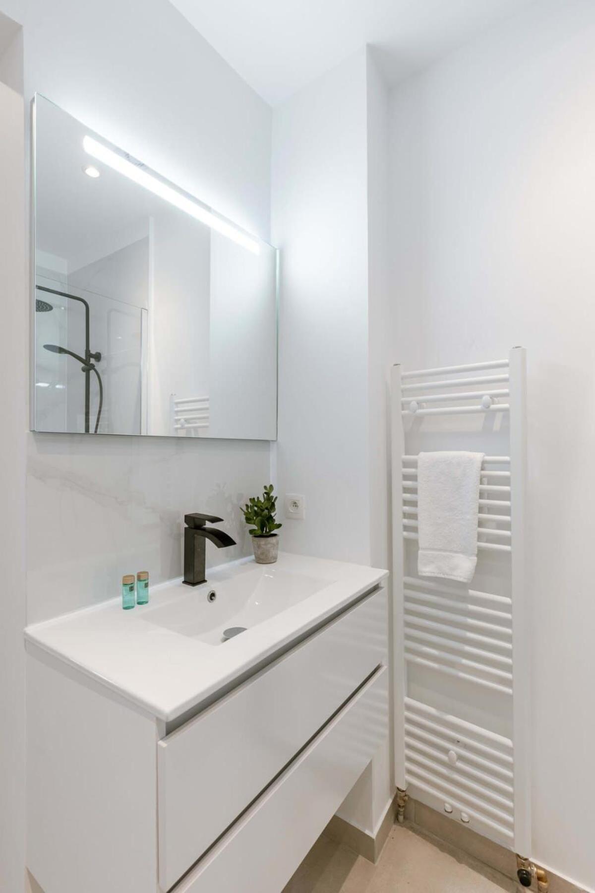 Colorful Pop Apartment In The Heart Of Anversa Esterno foto